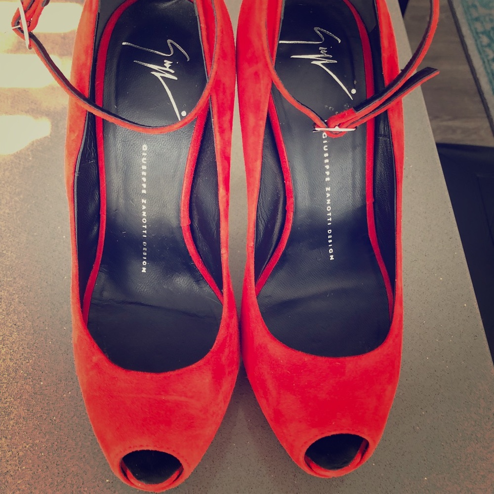 Giuseppe Zanotti Peep Toe Pumps